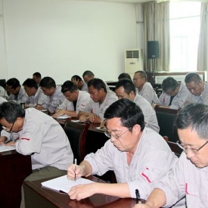 公司對(duì)二級(jí)單位中層干部進(jìn)行集體廉政談話和廉政考試