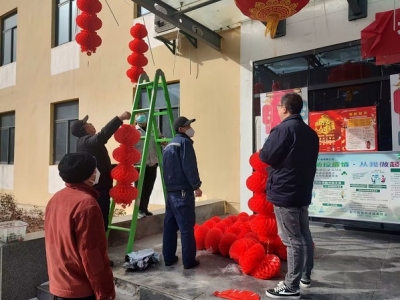 張燈結(jié)彩迎新年 礦業(yè)公司穿紅裝