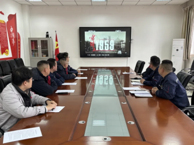 陽極分公司團支部組織開展“志愿青春綻美鑫之光 雷鋒精神譜時代新章”志愿服務(wù)活動